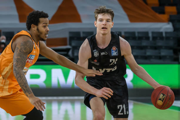 在经历伤病 在经历伤病