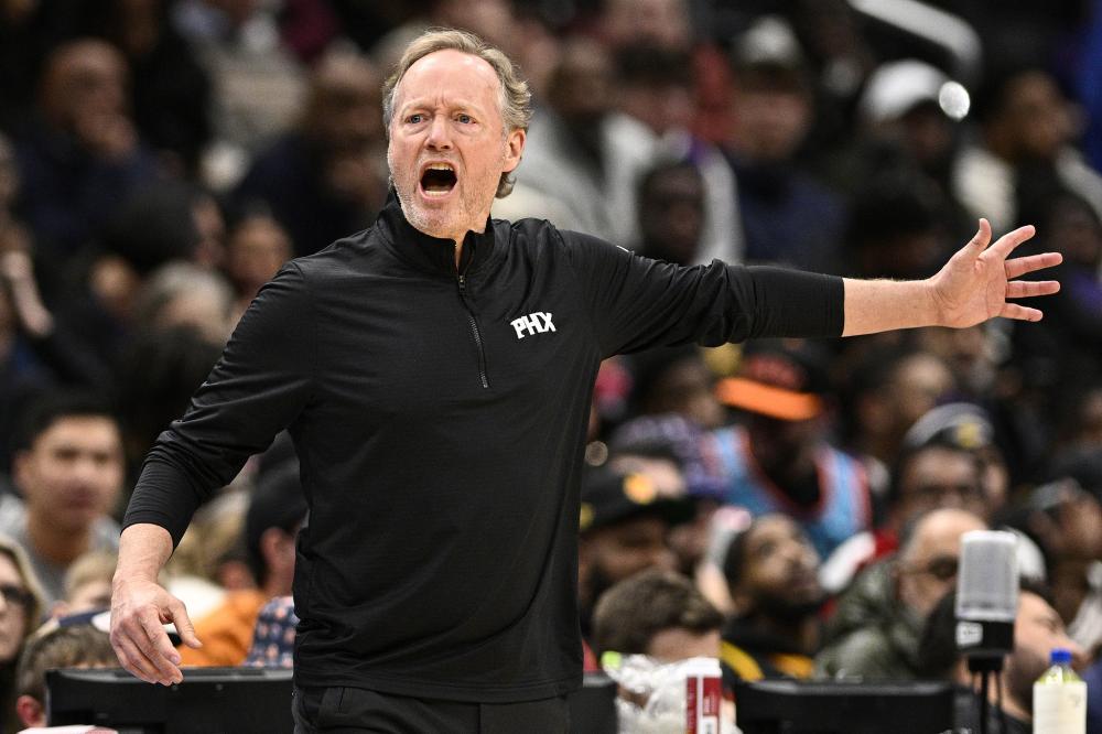 正如他在接 正如他在接