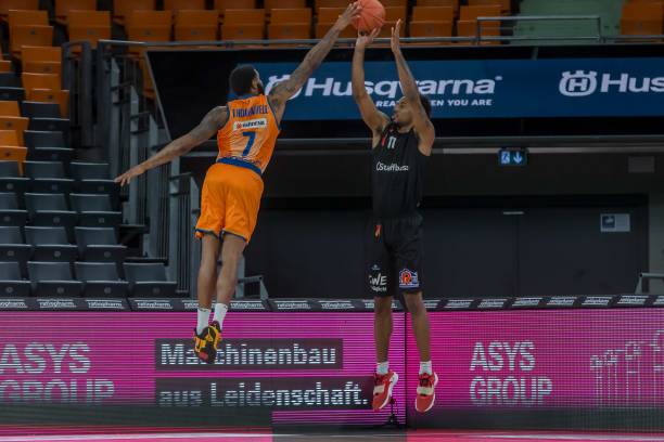 的队员轮换 的队员轮换